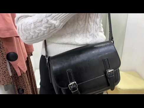 ❤️ Masturbasi publik dari jalang muda FeralBerry dengan dildo di kamar pas ❤ Sex di id.serviporno.ru ️