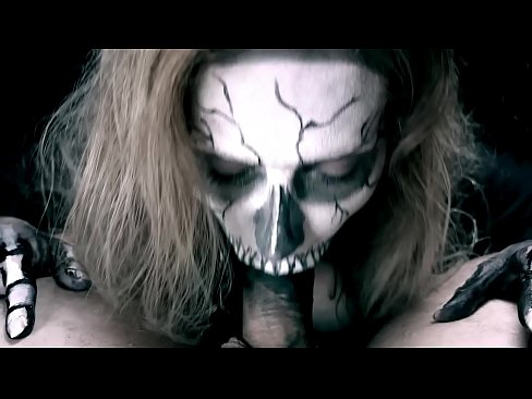 ❤️ Gadis iblis mengisap ayam dengan mulut hitamnya dan menelan air mani. ❤ Sex di id.serviporno.ru ️