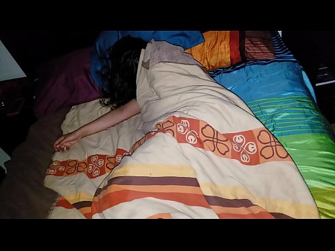 ❤️ Anak tiri memarahi ibu tirinya yang masih muda saat dia tidur. ❤ Sex di id.serviporno.ru ️